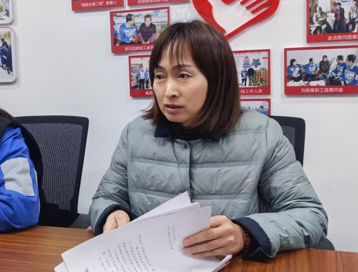 “我們不僅可以解決職工文體活動問題，同時(shí)根據(jù)職工生活工作各方面的的合理需求，線上線下工會收集，發(fā)揮黨工團(tuán)合力，一件一件地推動辦理、一項(xiàng)一項(xiàng)地協(xié)調(diào)解決。”集團(tuán)工會副主席、工事共辦副組長雷廣妮說道。.jpg